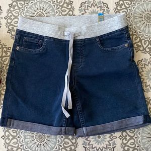 Distressed Pull-on justice shorts
